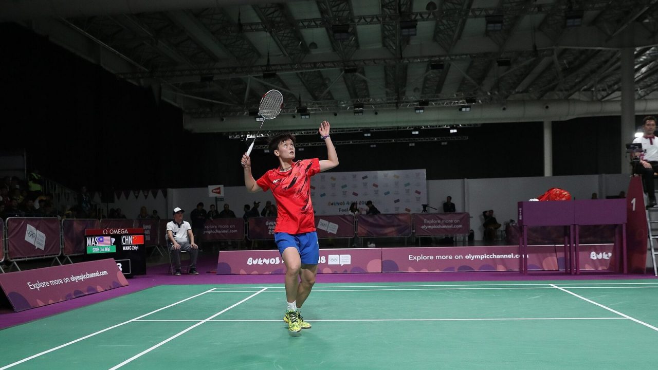 Goh Jin Wei and Wang Zhiyi in a singles rally during the 2018 Youth Olympic girls' singles final