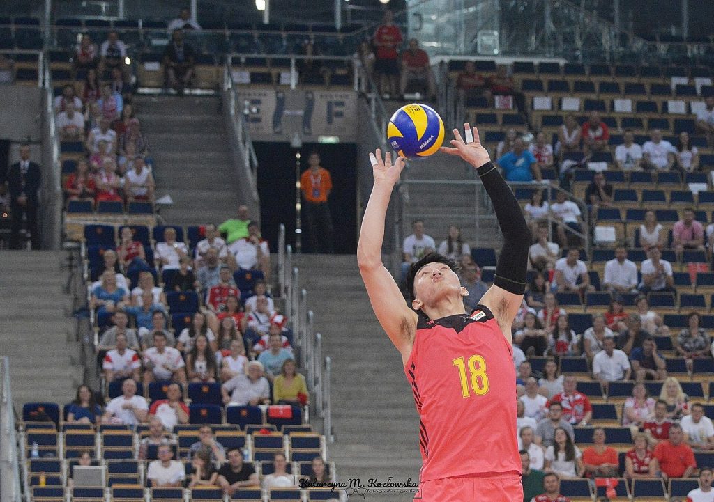 China's number 18 setting the ball overhead with both hands during a Volleyball Nations League match